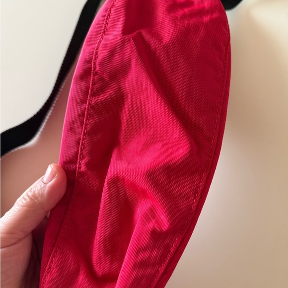 Baggu Small Nylon Crescent Bag Candy Apple - Picture 3 of 4